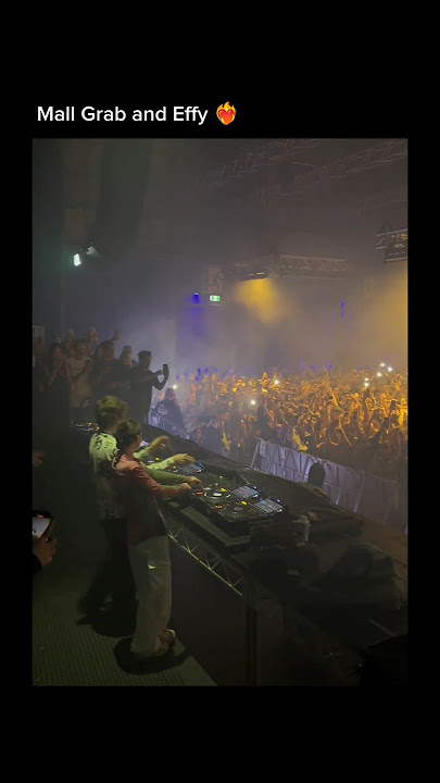 Grab and Effy performing 'iluv' at the Warehouse Project in Melbourne 💥