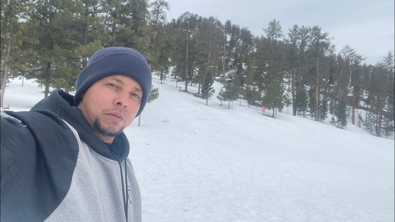 My mom snowboarding 🏂