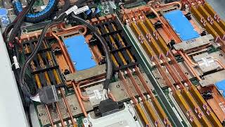 Lenovo ThinkSystem SC750 V4 removing an E3.S middle drive