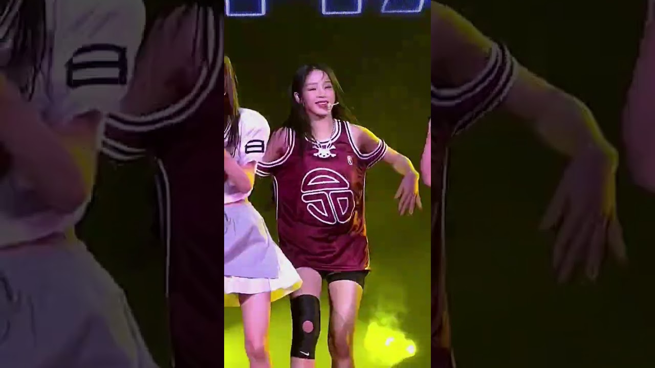 Minji when she glanced around the venue ? #minji #newjeans #kpop #koreanwave thumbnail