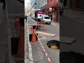 Buraco no centro de SP começa a ser reparado após denúncia nas redes sociais
