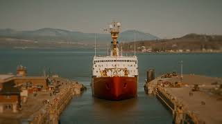 Voyez l'arrivée du NGCC Louis S. St-Laurent chez Davie! - CCGS Louis S. St-Laurent arrives at Davie