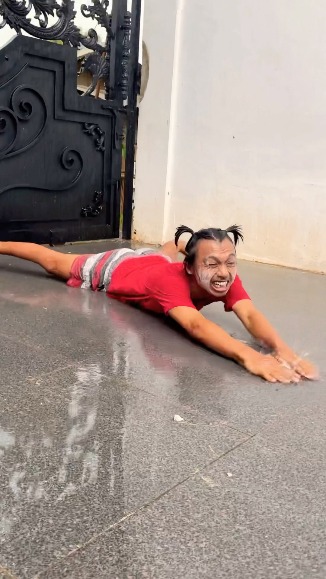 Nak Bego Hujan Hujanan