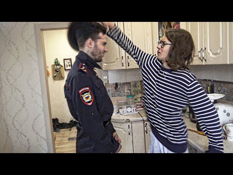 A GRIEFER HIT A POLICE OFFICER IN REAL LIFE BECAUSE OF MINECRAFT