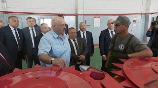 Лукашенко: Эти трактора надёжные, крепкие? || Рабочая поездка в Рогачёвский район