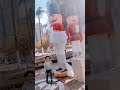 فيروز اتصورت مع اطول واكبر شخص في العالم 😂😂😂