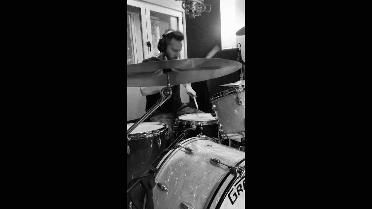 DRUM TRACKS ONLINE 