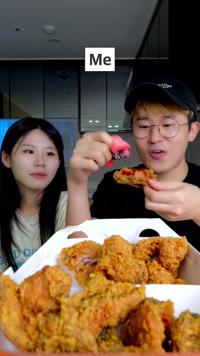 How to eat chicken with a girl