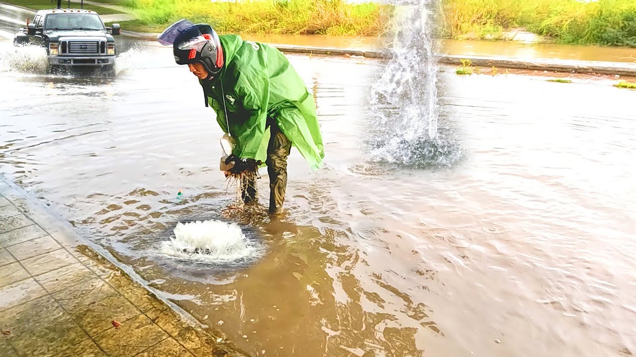 Unclogging Drains for Massive Flood Unclogging Storm Drains - YouTube