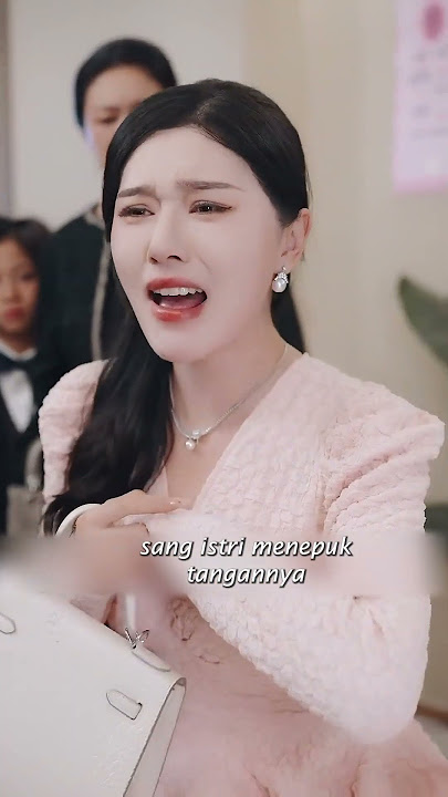 Seorang wanita melahirkan sendirian