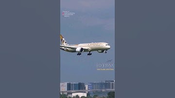 Etihad Boeing 787-9 Landing #shorts