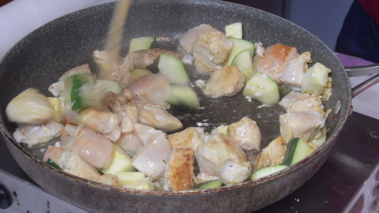 Mardi Gras Cajun Style Chicken with Bowtie Pasta - Watch Chef Rob Cook Mardi Gras Cajun Style Chicken with Bowtie Pasta!!