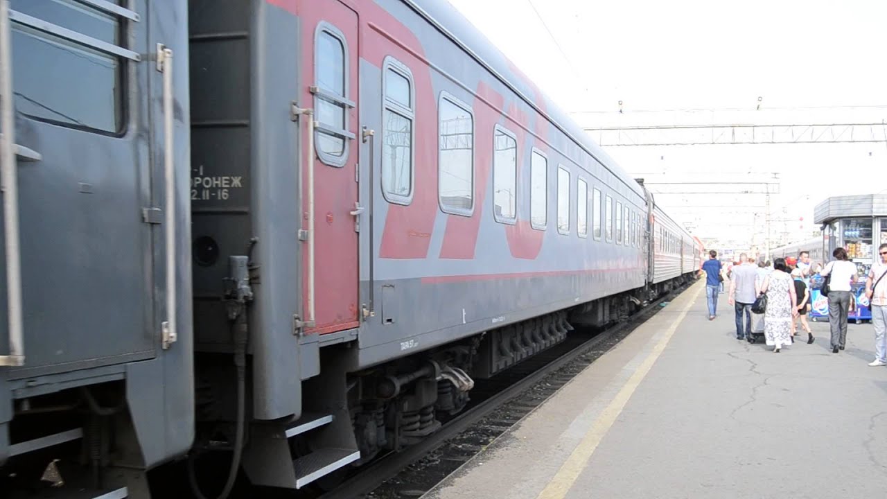 Движение поезда нижневартовск. Поезд Екатеринбург Адлер. Пассажирский вагон Екатеринбург. Поезд Екатеринбург Нижневартовск. Поезд Приобье Москва.