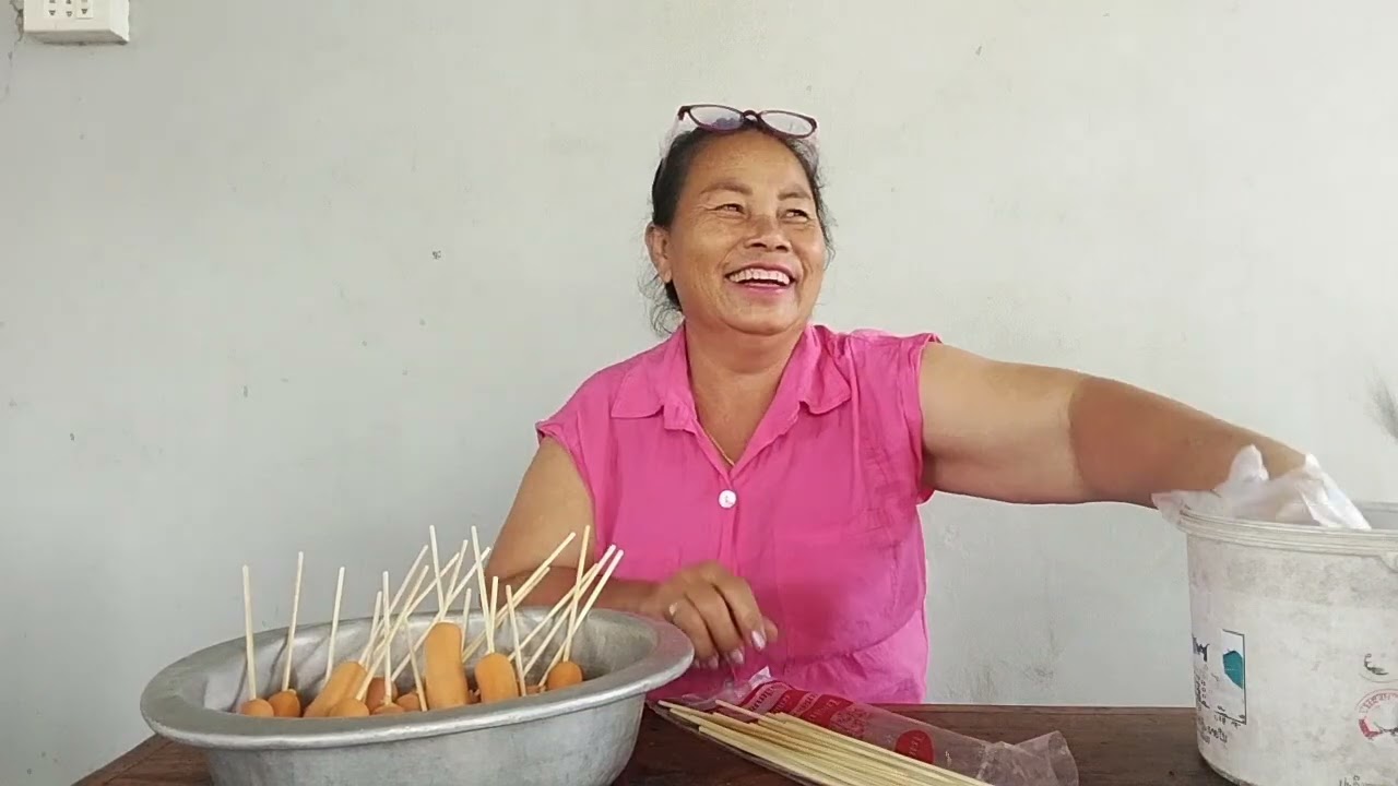 วันนี้แม่จี้ดจะมาทำของขายช่วยก้นน้อยเสียบฮอทดอกกับลูกชิ้นจ้า