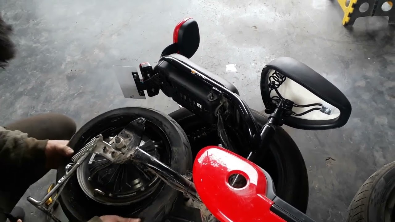 Parche a bicimoto eléctrica.