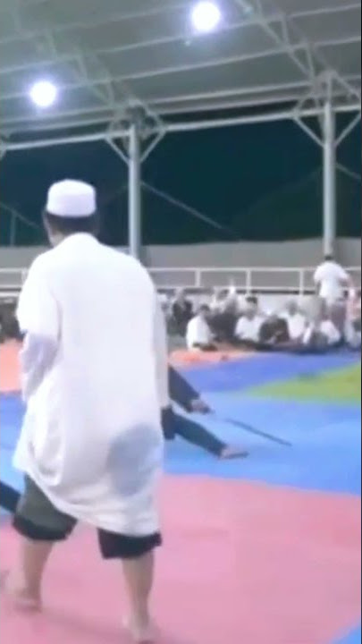 [Romo kiyai Umar Fathullah] pimpinan pesantren al-fatah TEMBORO ja-tim. #guruku #pendekar #shorts