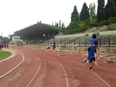 Vídeo: Com Fer-se Membre De L’atletisme De Maig De Cross Country