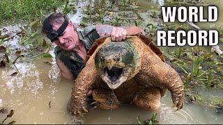WORLD RECORD ALLIGATOR SNAPPING TURTLE | Dangerous Monster Catch With Bare Hands!   200+lbs!
