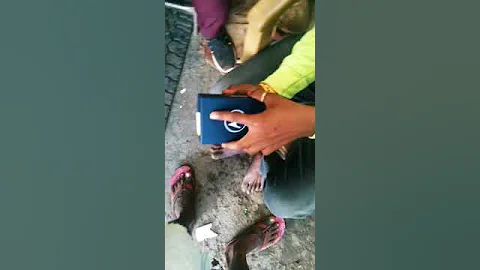 MOTO G52 unboxing in white looking awesome.