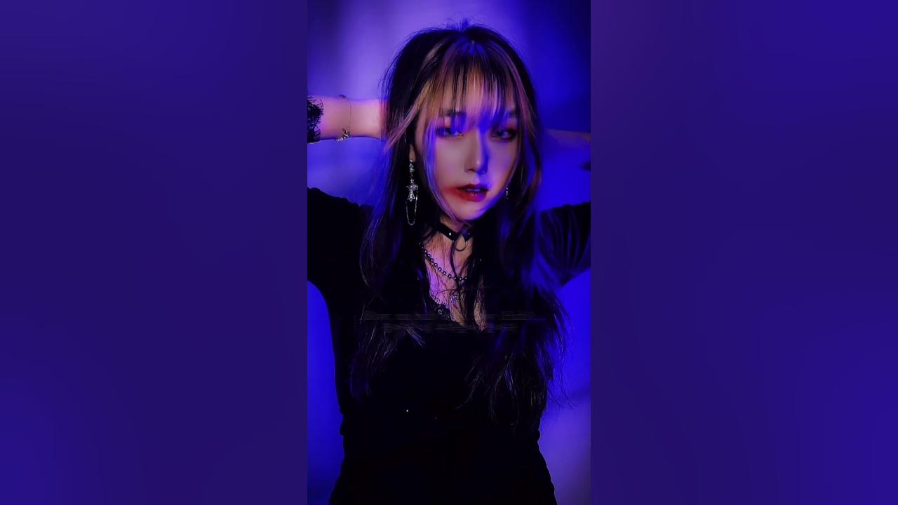 선장의 아내는 처형 마지막 순간 해적들만이 아는 노래를 따라 불렀다.