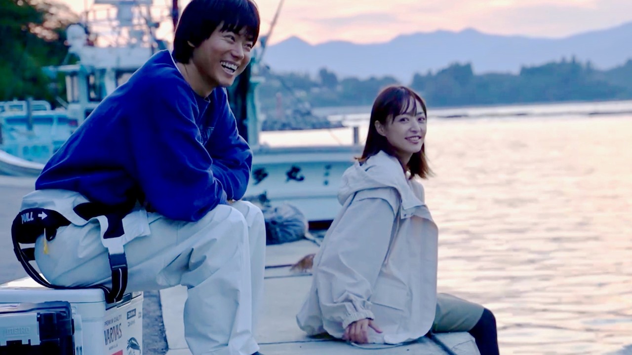 菅田将暉、魚をさばく！井上真央は高速なめろう作り／映画『サンセット・サンライズ』メイキング映像