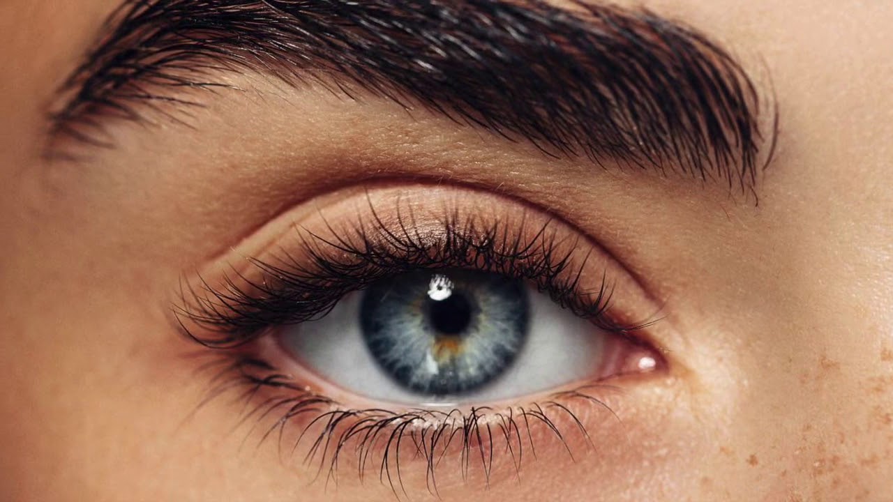 Si t’i rrisni vetullat në mënyrë natyrale ?