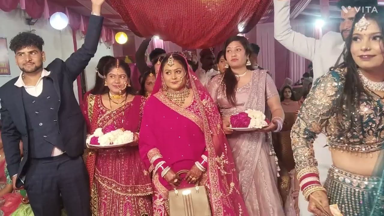 Barat me बहुत डांस और अचानक आया भालू जिसने साबिबको डरा दिया #weddingday #baratidance #familyfirst 