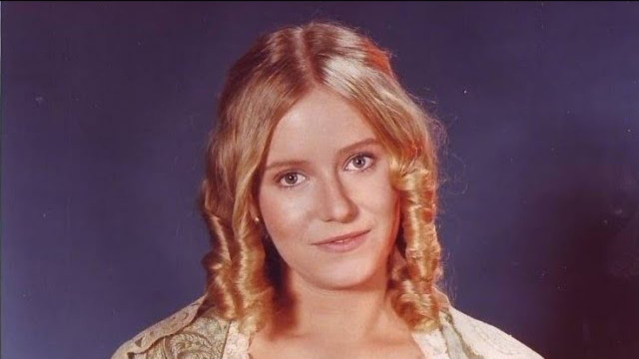 EVE PLUMB 🔥 Young Rare Bikini Photos Leave Nothing to Imagination