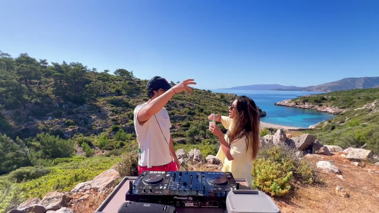 Soulful Funky House Music Mix by the Sea - Groovy Summer Beach DJ Set | Common Hours