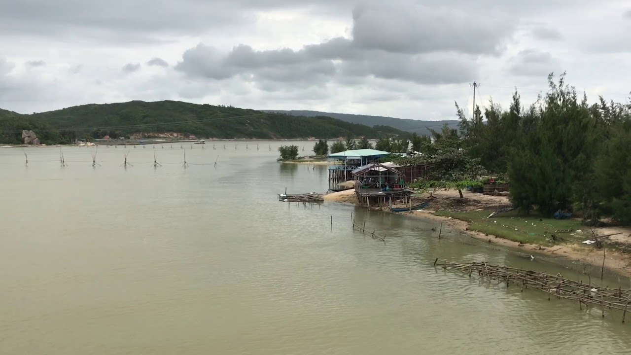 Thuyết minh : thắng cảnh đầm Ô Loan ....