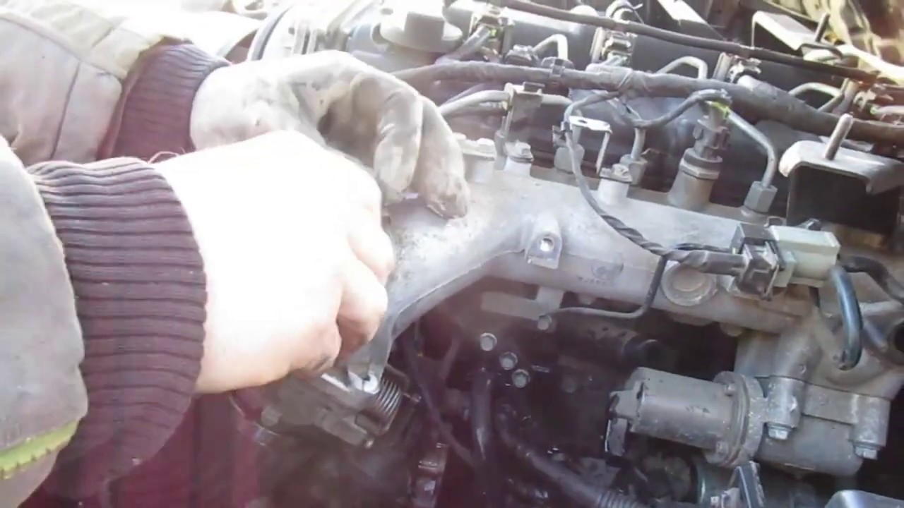 How To Remove Egr Valve Kia Sorento 2,5 Crdi 125 Kw D4Cb - Youtube