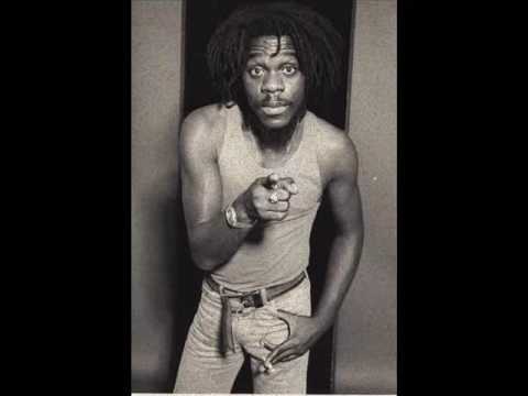 Dennis brown - That village ( Rare )