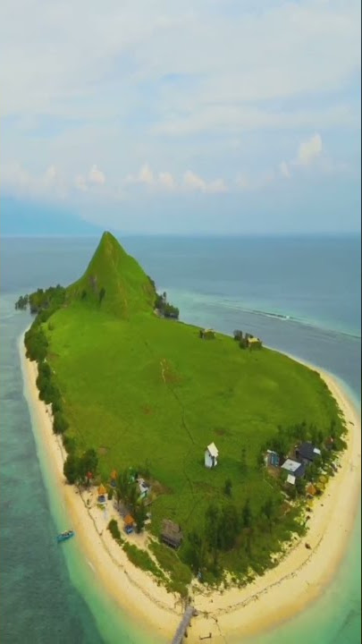 Kenawa Island is a small paradise in West Sumbawa, Indonesia