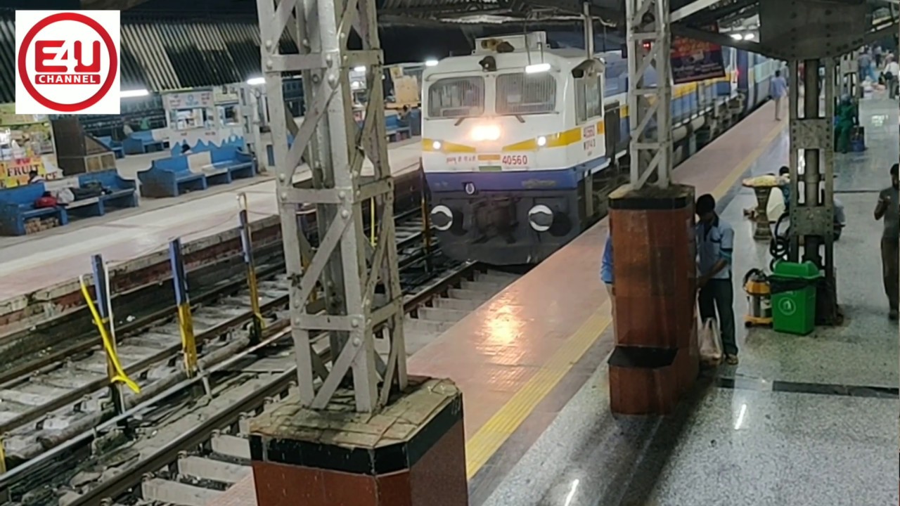 PUNJAB MAIL Arrives Mughalsarai Railway Station !!