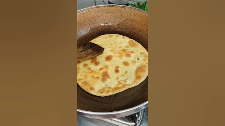 Crispy Layered Paratha in 20 Seconds 🔥 #Paratha#IndianFood#FoodShorts#HomeCooking#EasyRecipes#Foodie