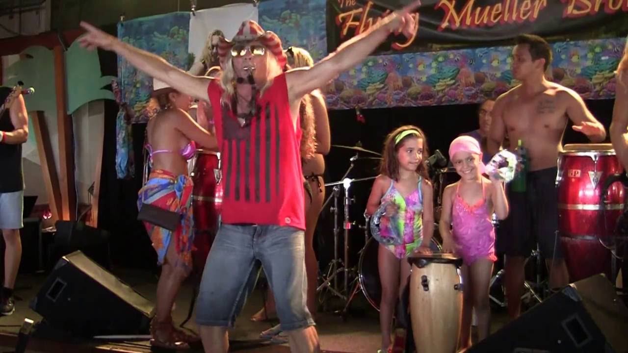Guarda DNCE's Cake by the Ocean by The Flying Mueller Brothers 8/21/16 @Jenks su YouTube Guarda DNCE's Cake by the Ocean by The Flying Mueller Brothers 8/21/16 @Jenks su YouTube