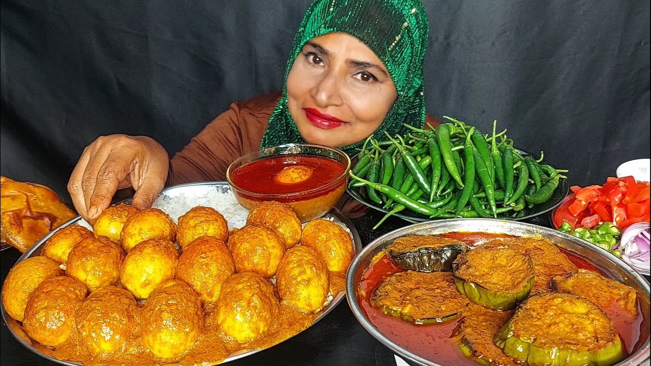 EATING SPICY EGG CURRY, SPICY EGGPLANT CURRY, TOMATO BHARTA WITH RICE, EATING ASMR, MUKBANG.