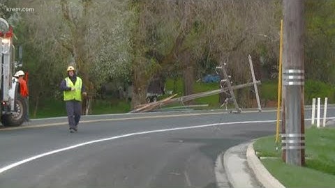Hundreds without power in Spokane after car crashes into power pole