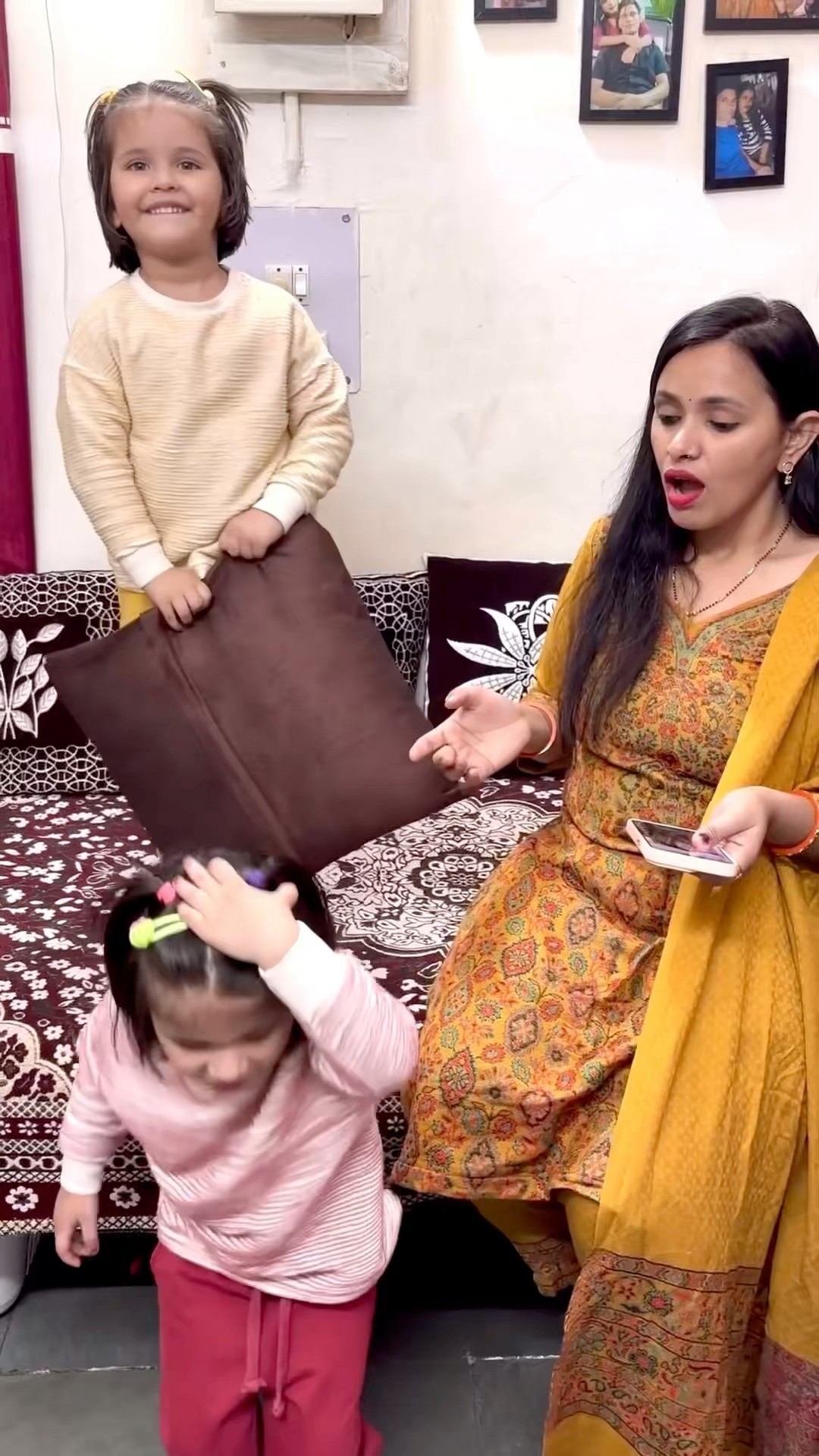 Akshita Vedika kya kr rahe he