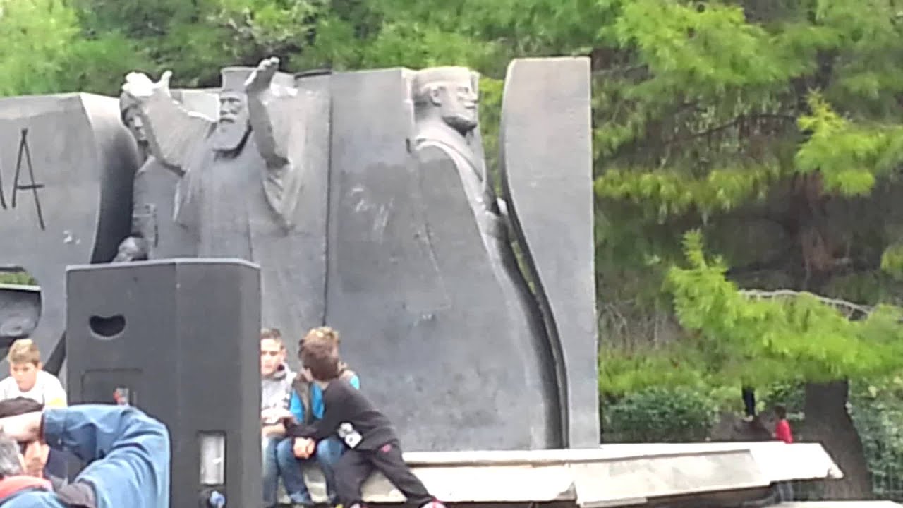 ΠΙΤΣΙΡΙΚΑΣ ΡΟΚΑΡΕΙ ΣΕ ΣΥΝΑΥΛΙΑ!!