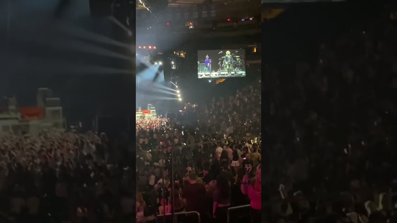 Ian Dior Performing Sick And Tired At The Mainstream Sellout Tour
