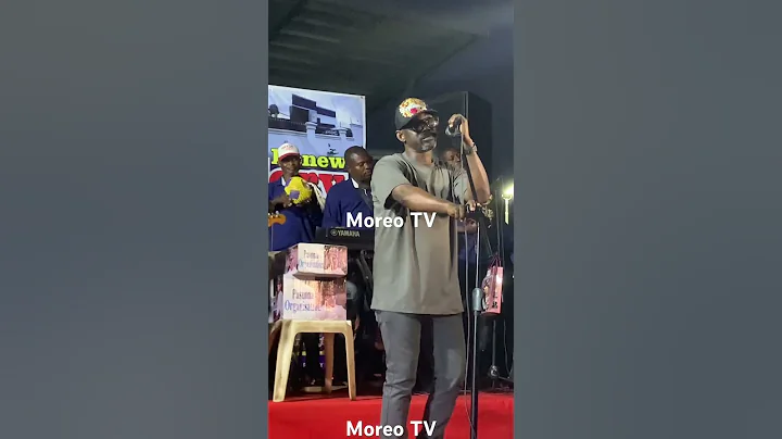 See what this Youth Did to Alh Wasiu Alabi Pasuma On Stage while performing at Ilaro Youth Carnival