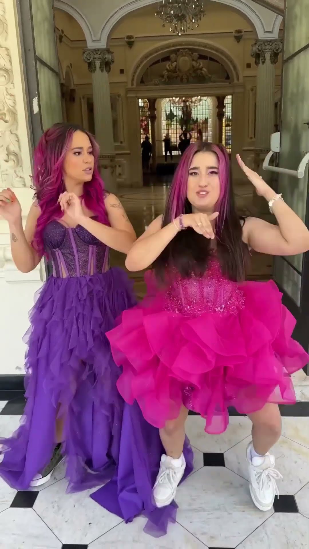 DANCINHA EMILLY VICK E KATLEN *Duas Princesas