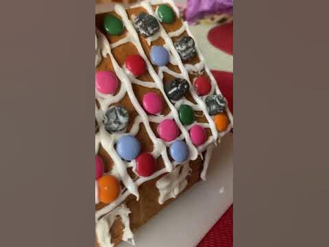 Såhär ser mitt pepparkakshus ut! (Julkalendern avsnitt 23) - YouTube
