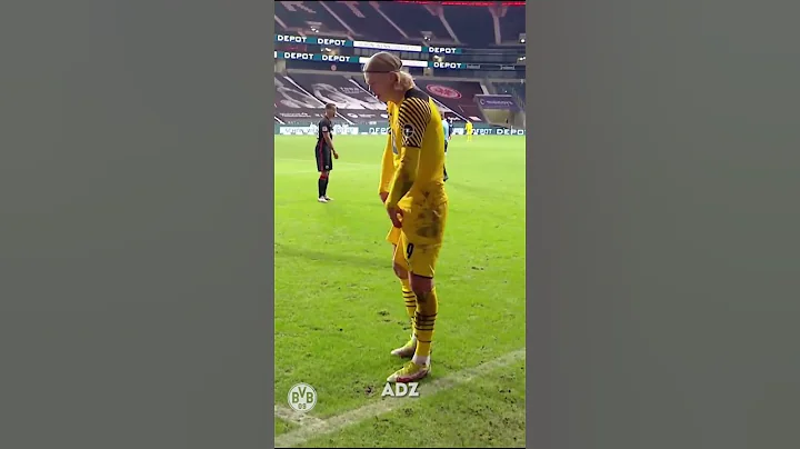 Erling Haaland SINGING moments before hitting the ...