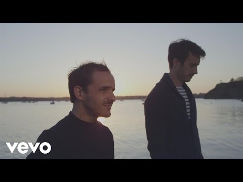 Boulevard des Airs, Le Bagad de Lann-Bihoué - Le bagad de Lann-Bihoué (Clip officiel) (BreizhEoMaBroVEVO)