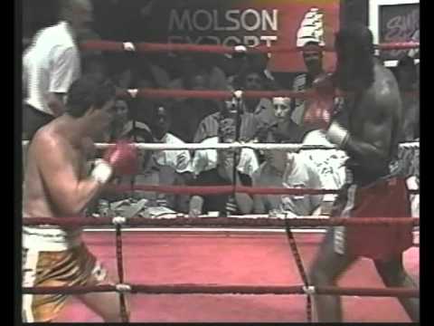 Vídeo: Valor net de Lennox Lewis: wiki, casat, família, casament, sou, germans