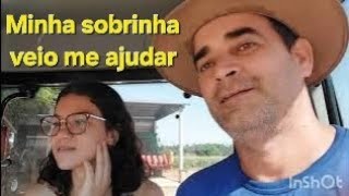 Ensinando a sobrinha a dirigir o trator valtra A 114