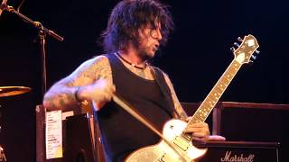 L.A. Guns - Over The Edge  Aug 4 2017  Cincinnati chords