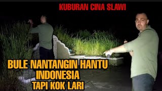BULE ASAL EROPA NEKAT UJINYALI DI KUBURAN ANGKER DI INDONESIA